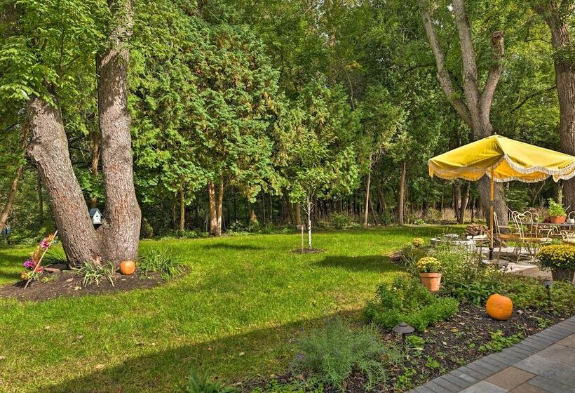 Pittsford Trolley Home   Near Erie Canal!