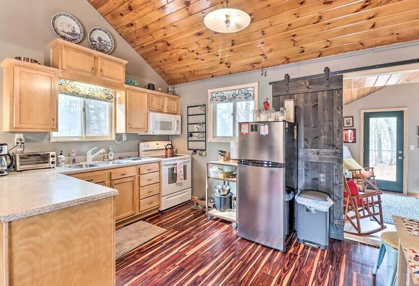Pocono Home W/ Fire Pit: 1 Mi To State Forest!