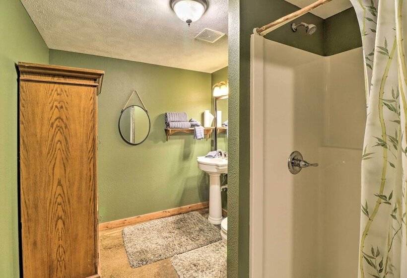 Quiet + Rustic Cabin With Fire Pit On 20 Acres!