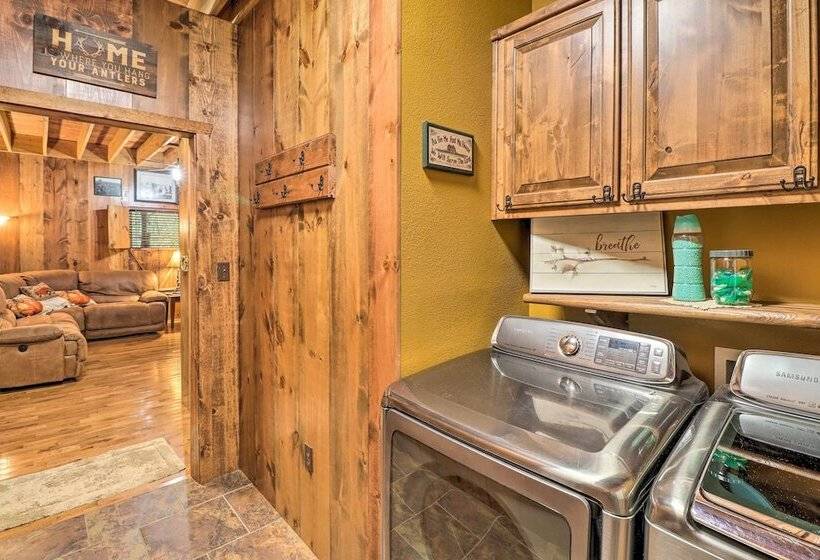 Quiet + Rustic Cabin With Fire Pit On 20 Acres!