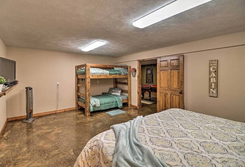 Quiet + Rustic Cabin With Fire Pit On 20 Acres!