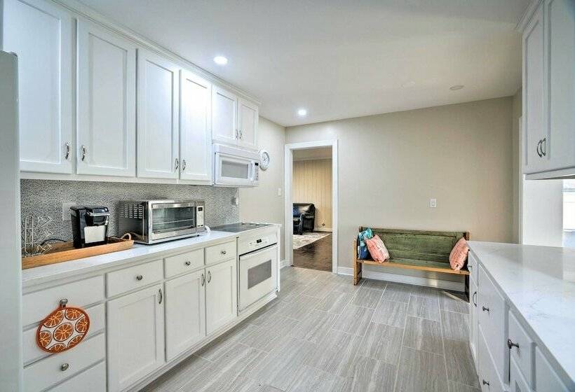 Ranchstyle House W/ Pool, Deck & Fire Pit!