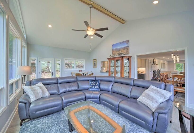 Remote Smoky Mtn Escape W/ Views & Trail Access!