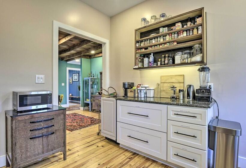 Renovated Carrboro House With Deck & Fire Pit!