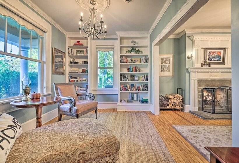 Restored Victorian Home   Walk To Downtown Hawley!