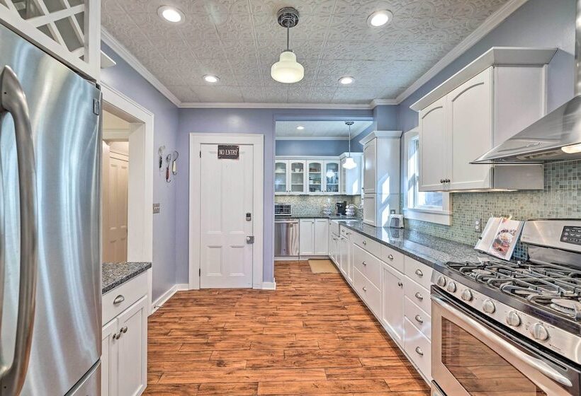 Restored Victorian Home   Walk To Downtown Hawley!