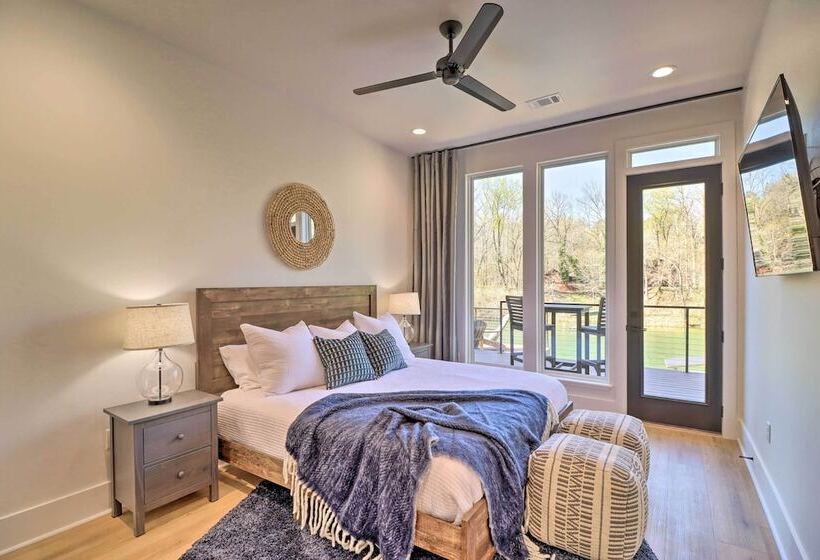 Riverfront Heber Springs Home With Dock & Slip!