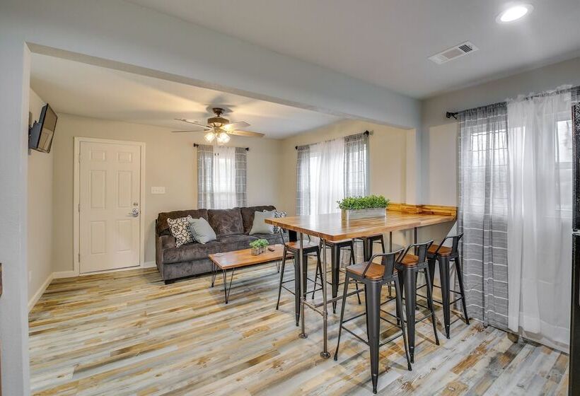 Royal Cabin W/ Fire Pit & Wraparound Deck!