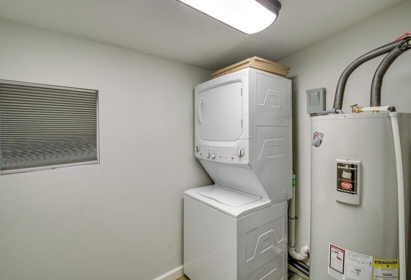 Royal Cabin W/ Fire Pit & Wraparound Deck!