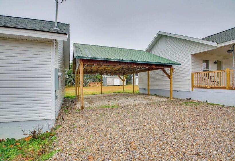 Royal Cabin W/ Fire Pit & Wraparound Deck!