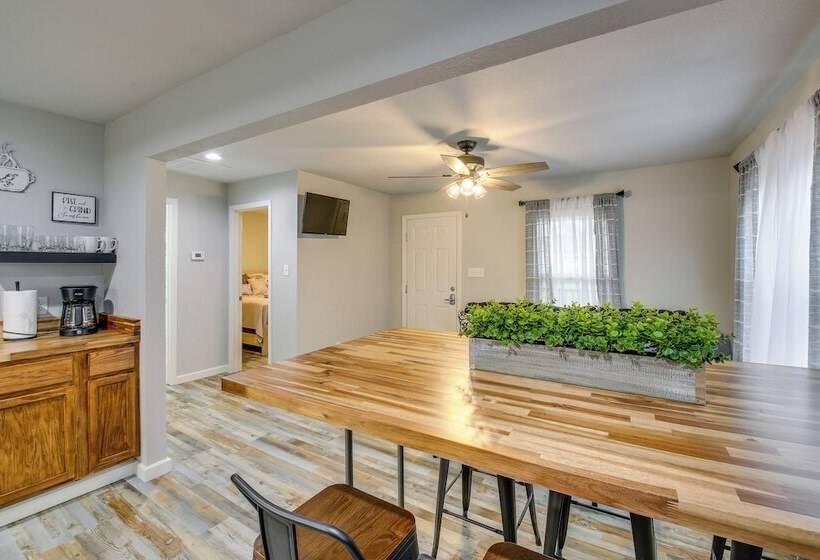 Royal Cabin W/ Fire Pit & Wraparound Deck!