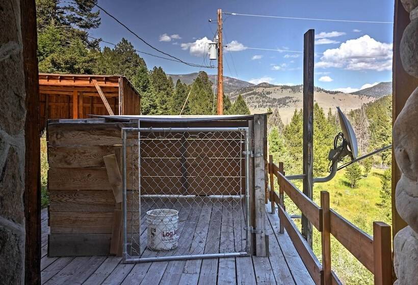 Sasquatch Inn  Retreat Near Fishing & Hunting!