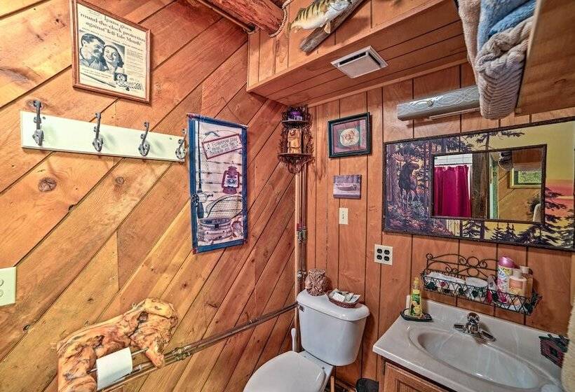Sasquatch Inn  Retreat Near Fishing & Hunting!