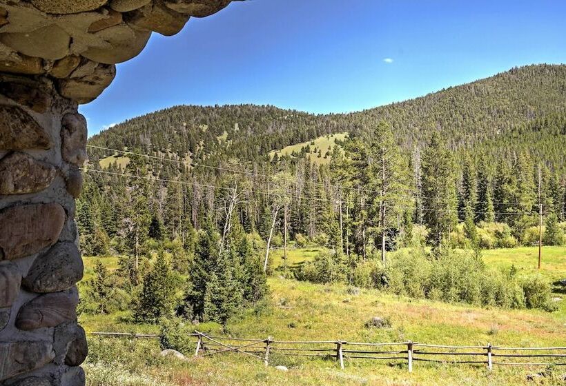 Sasquatch Inn  Retreat Near Fishing & Hunting!