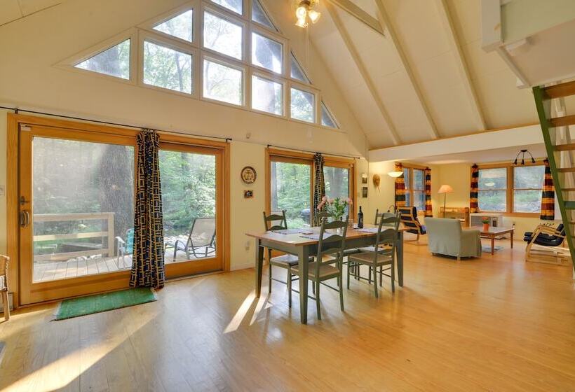 Secluded Stroudsburg Home   5 Mi To Ski Resort