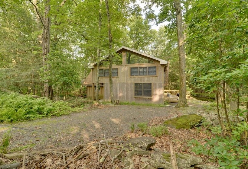 Secluded Stroudsburg Home   5 Mi To Ski Resort