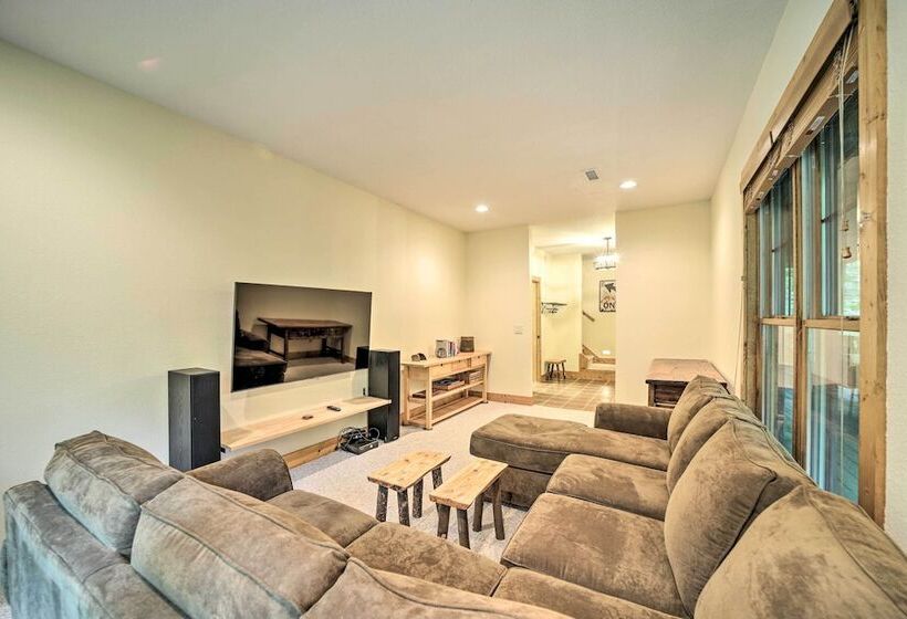 Secluded Sapphire Chalet W/ Game Room + Decks