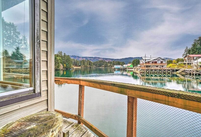 Serene Seldovia Cabin W/ Deck, Grill & Views!