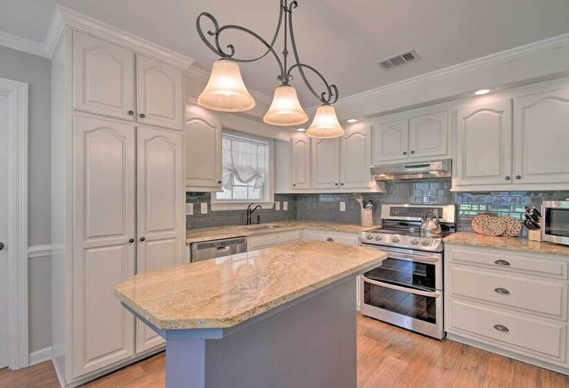 Peaceful Fairhope Cottage W/ Covered Patio!