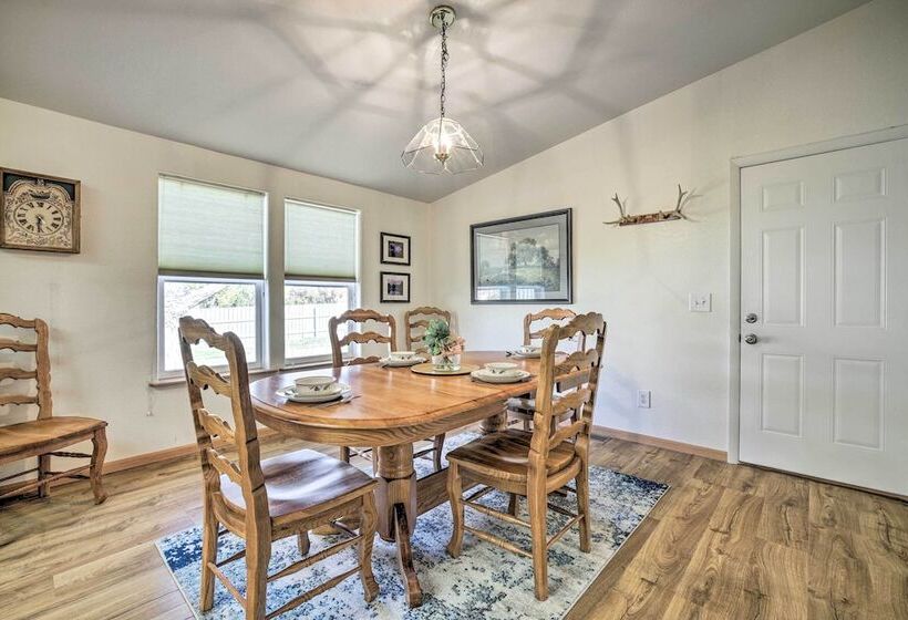 Spacious Glendo House   1 Mi To State Park!
