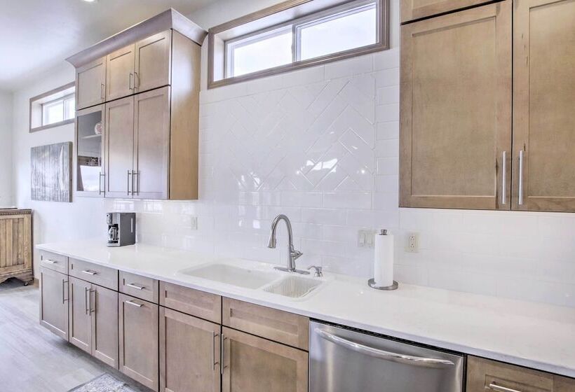 Spacious Recently Built Home < 1 Mi To Lake!