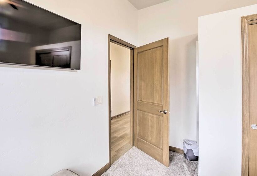 Spacious Recently Built Home < 1 Mi To Lake!