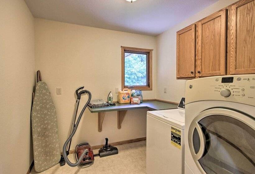 Spacious Verndale Home W/ Backyard Fire Pit!