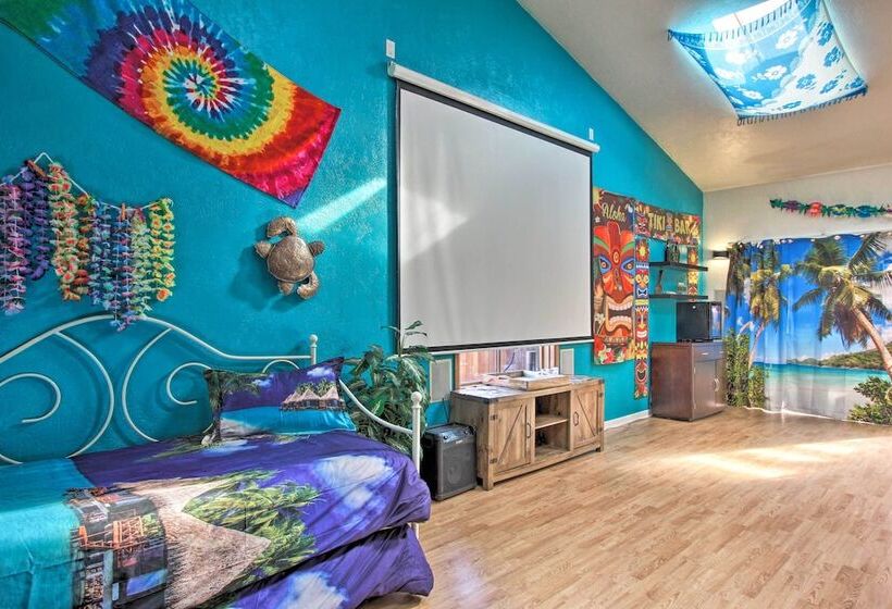 Hot Tub & Theater Room: Tropical Springfield Home