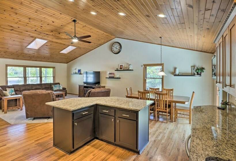 Step Free Pewaukee Home < 1 Mi From Lakes!