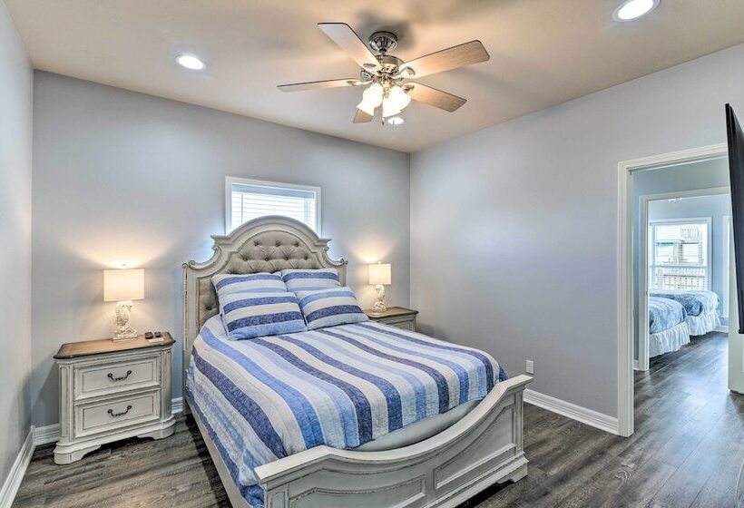 Steps To Shore: Crystal Beach Retreat W/ Deck!