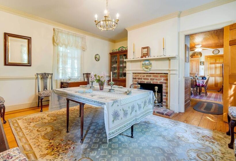 Terre Haute Manor Farmhouse W/ Gardens & Deck!