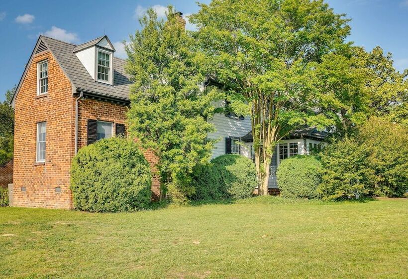 Terre Haute Manor Farmhouse W/ Gardens & Deck!