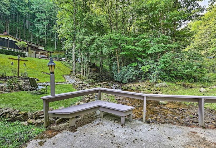 The Chalet Retreat Cabin Across From Creek!