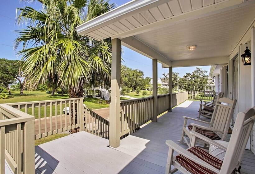 The Palm  Bay St. Louis Home   Walk To Beach!