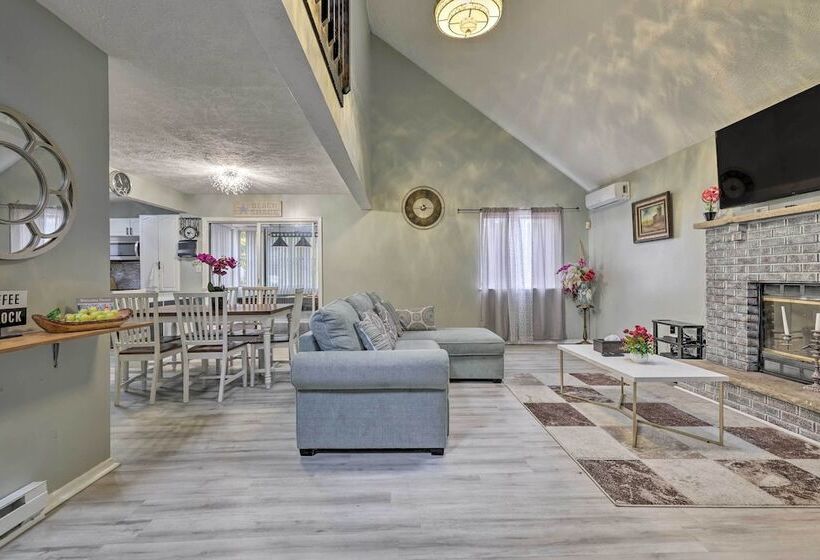 Game Room & Fire Pit: Tobyhanna Family Home