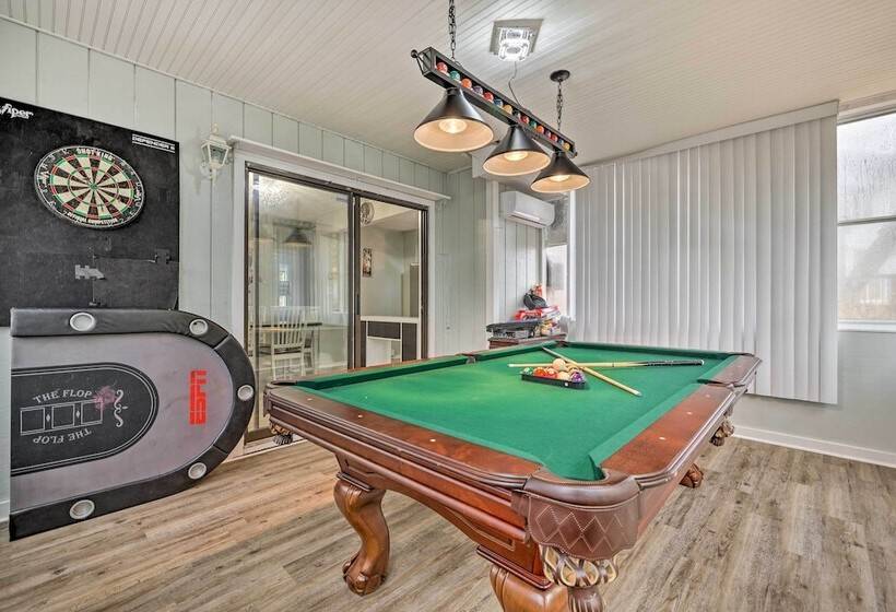 Game Room & Fire Pit: Tobyhanna Family Home