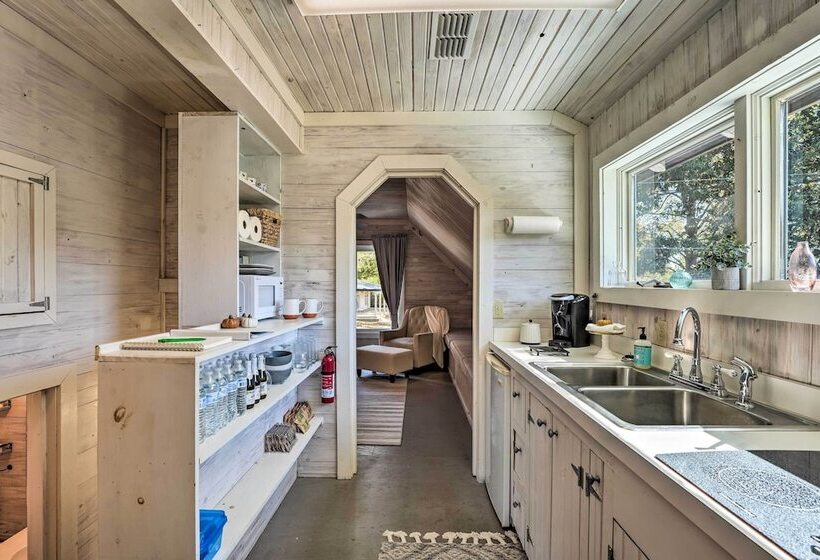 Unique Loft Cabin: Fire Pit & Fishing Access!