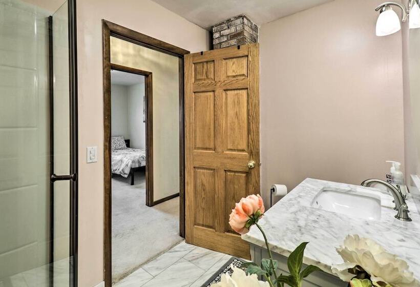 Watch The Sunrise At This Quaint Lake View Cottage