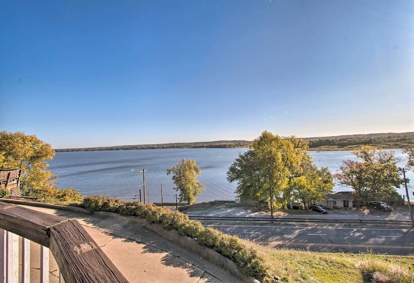 Watch The Sunrise At This Quaint Lake View Cottage