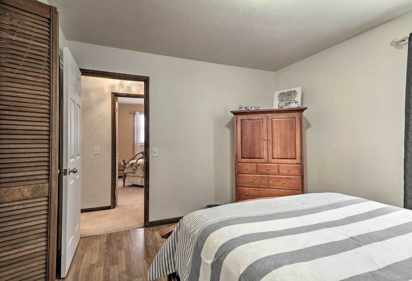 Watch The Sunrise At This Quaint Lake View Cottage