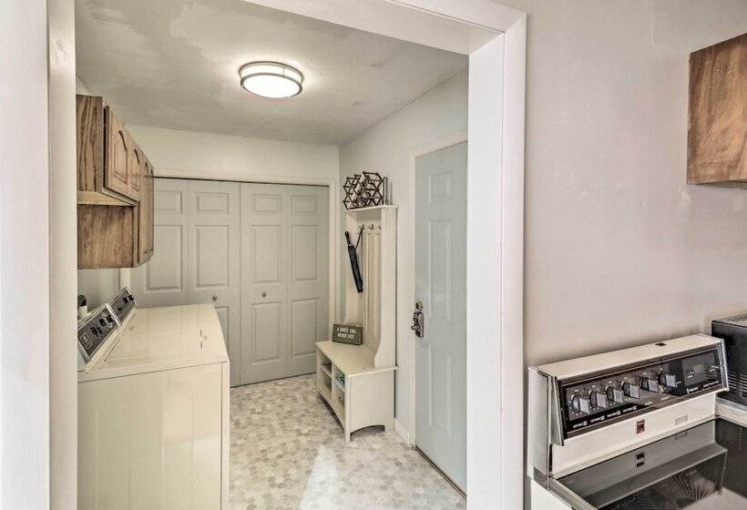 Watch The Sunrise At This Quaint Lake View Cottage