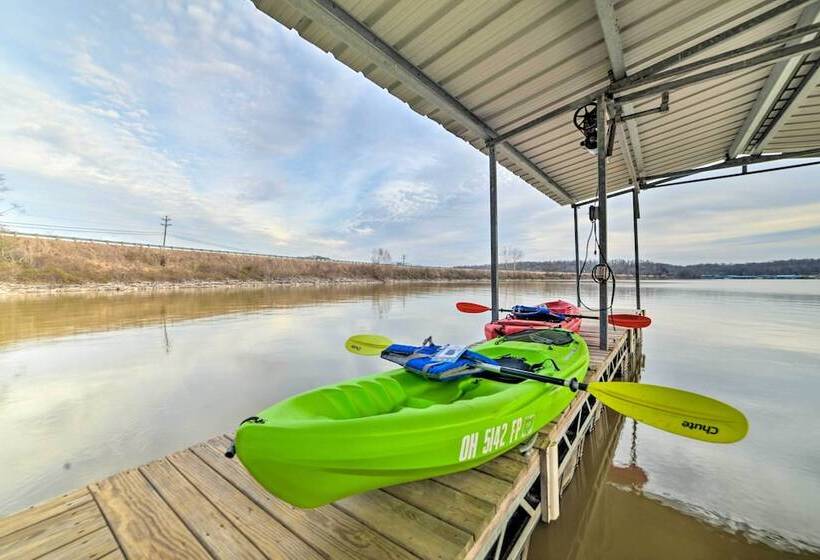 Barkley Breeze  Waterfront Home W/ Dock & Kayaks
