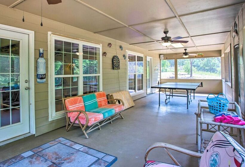 1/2 Mi To Lake Texoma: Home W/ Fire Pit & Grill!