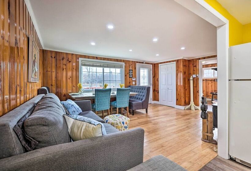 White Haven Lakeside Home W/ Kayaks & Fireplace!