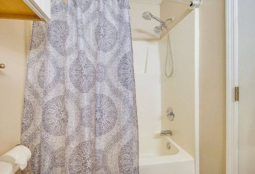 Wilmington Home ~ 7 Mi To Wrightsville Beach!