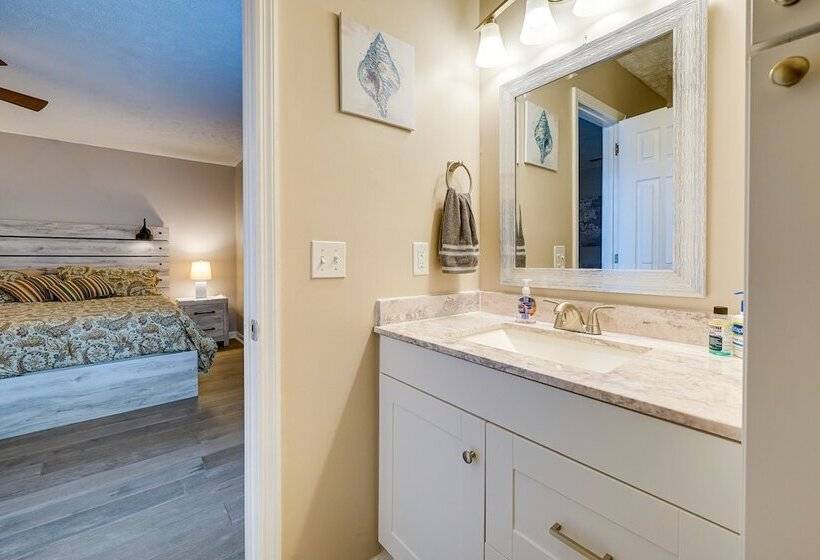 Wilmington Home ~ 7 Mi To Wrightsville Beach!