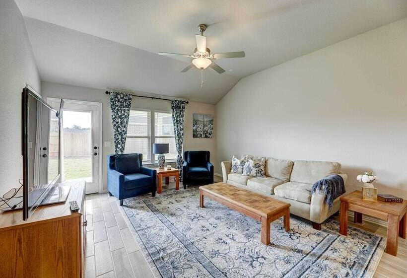 Bastrop Home W/ Yard, 28 Mi To Austin!