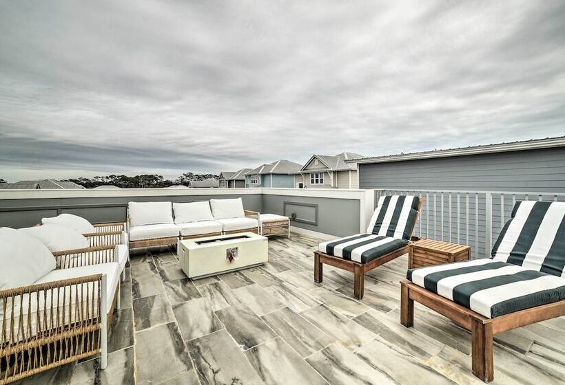 Beach Retreat W/ Rooftop Deck, Walk To Beach!