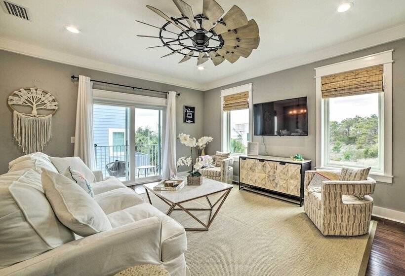 Beach Retreat W/ Rooftop Deck, Walk To Beach!