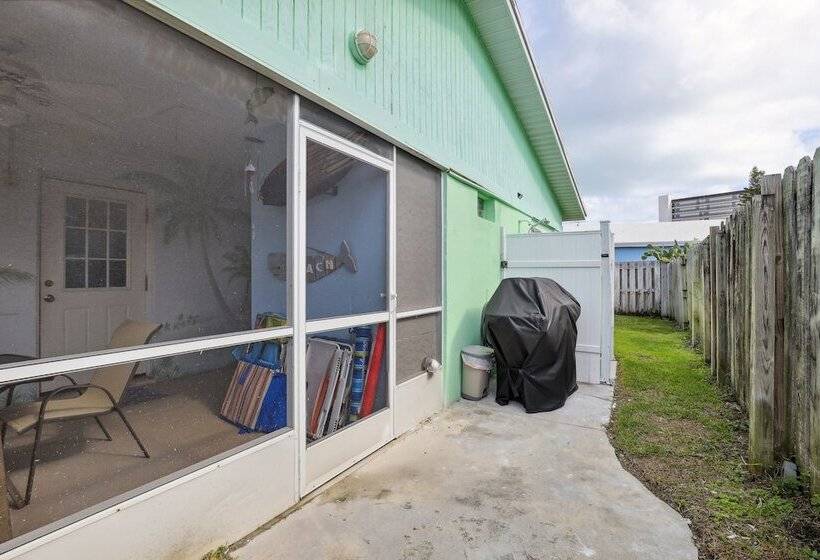 Boat Lovers Paradise: Walk To Private Beach!